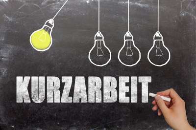 Foto: Tafel mit Aufschrift Kurzarbeit